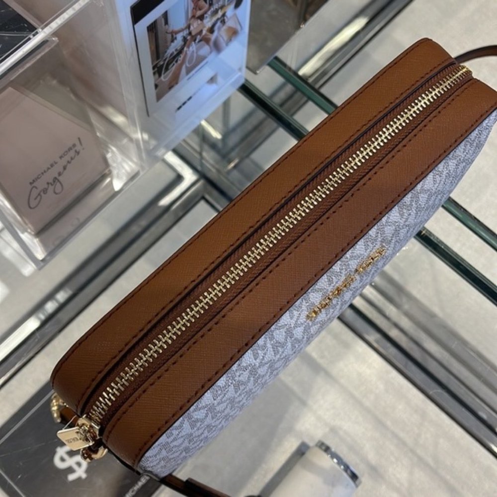 Michael Kors Jet Set Item Large East West Zip Crossbody Vanilla - Picture 9 of 16